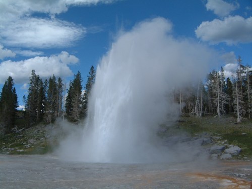 Yellowstone_Grand_Geyser Wikipedia